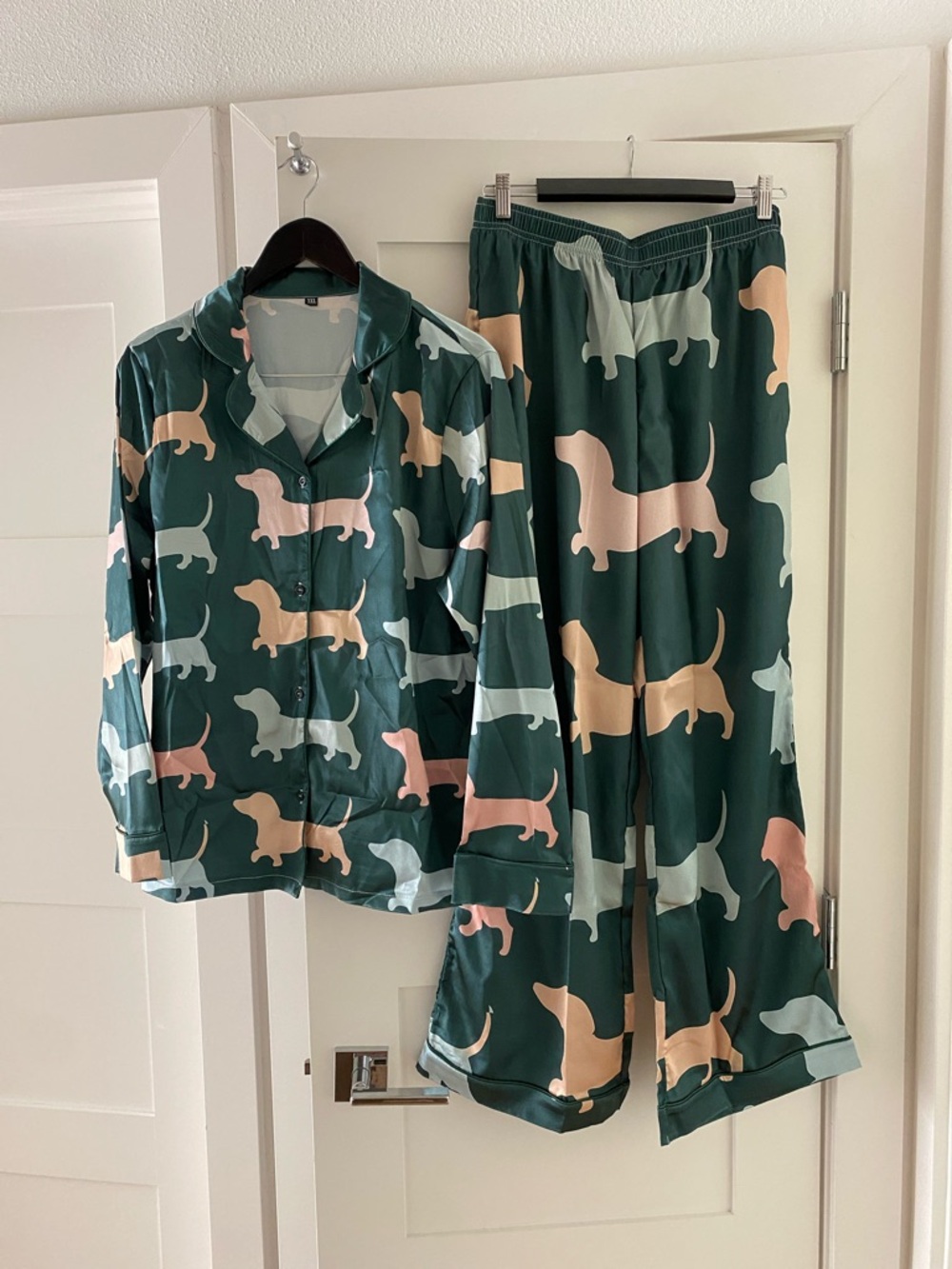 NEW NEVER WORN Women’s Green Dachshund Print Pajama Set - Cozy Sleepwear